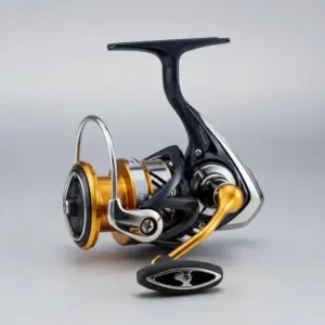 Melhor Molinete de 2026: 7 Modelos que Valem a Pena 1 Molinete Daiwa Revros LT
